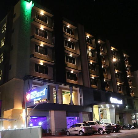 Hotel Reevanta Daman Luaran gambar