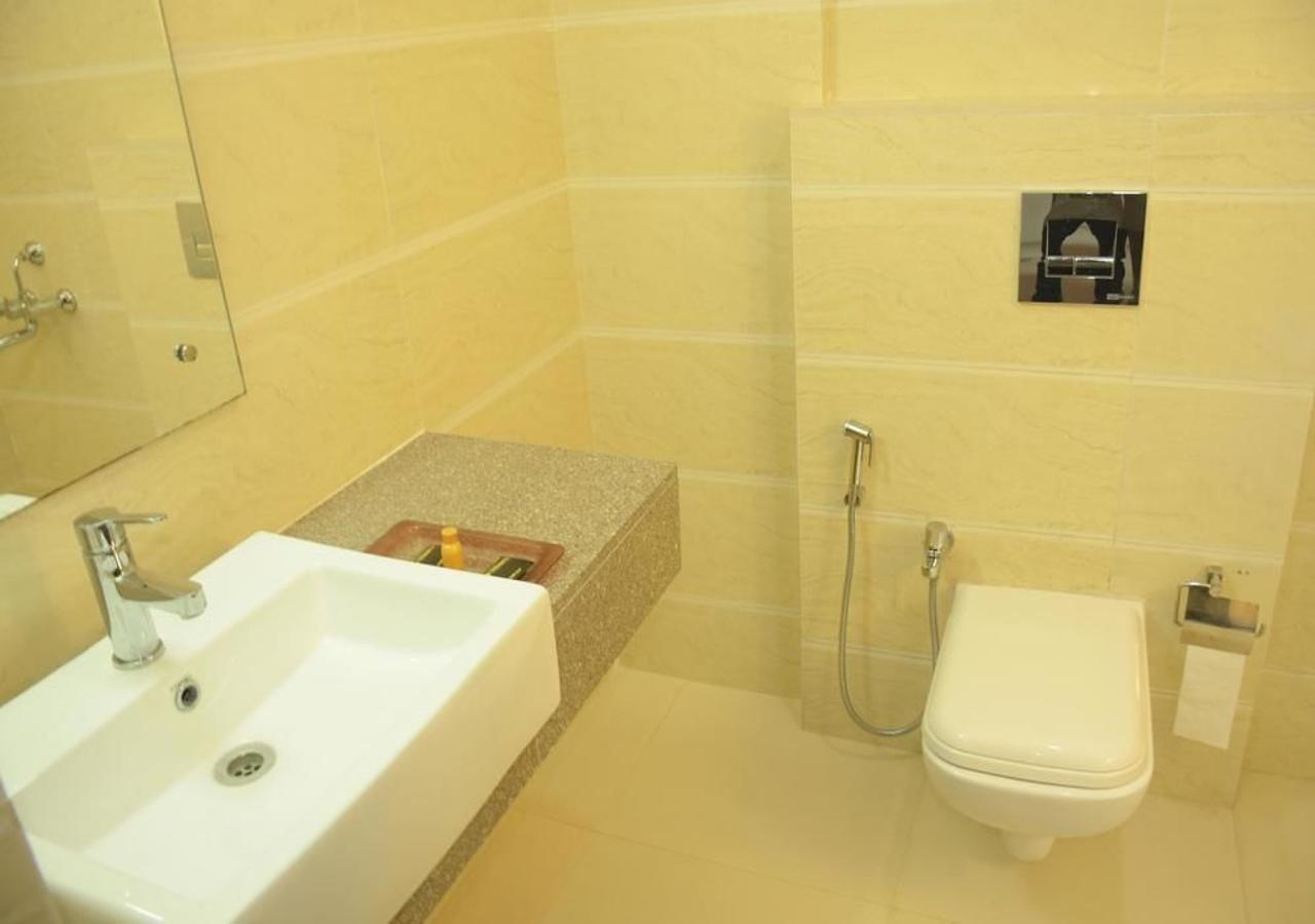 Hotel Reevanta Daman Luaran gambar