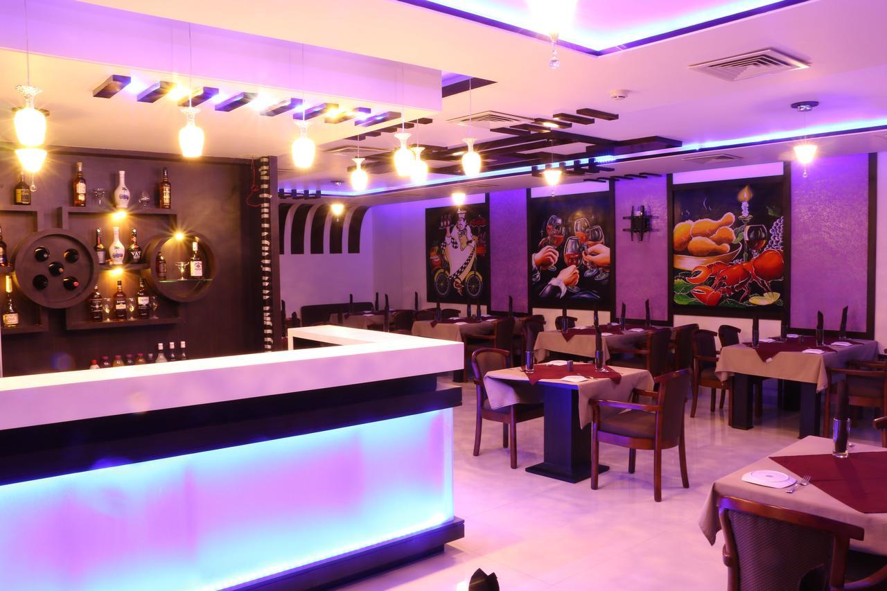 Hotel Reevanta Daman Luaran gambar
