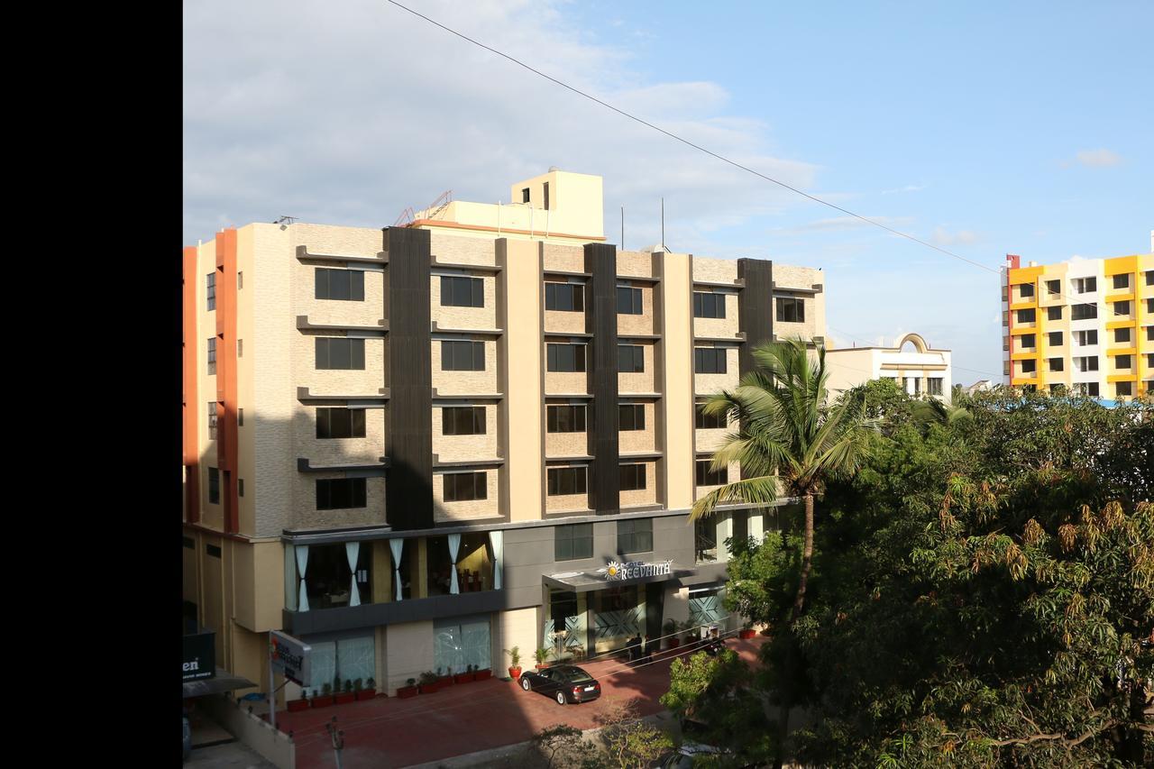 Hotel Reevanta Daman Luaran gambar