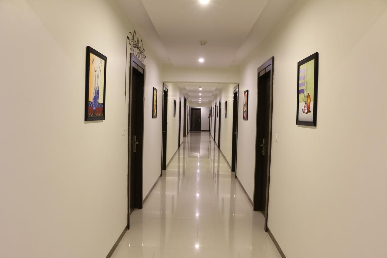 Hotel Reevanta Daman Luaran gambar