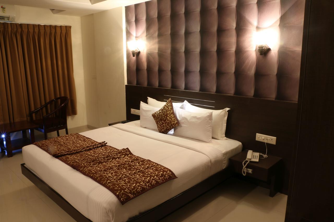 Hotel Reevanta Daman Luaran gambar