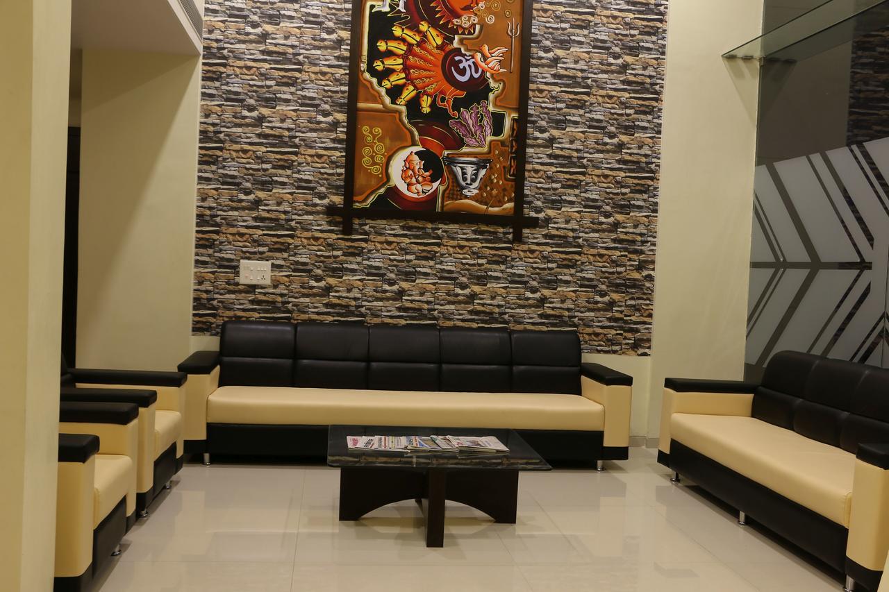 Hotel Reevanta Daman Luaran gambar